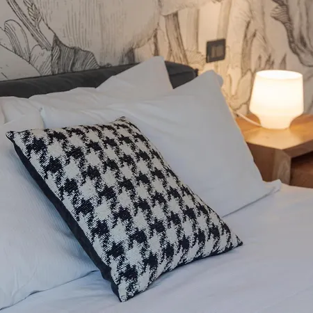 Apartmán First & Urban Oasis - By Myhomeincomo *