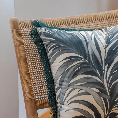 First & Urban Oasis - By Myhomeincomo קומו
