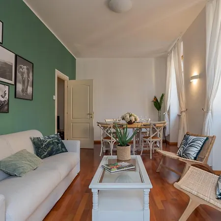 First & Urban Oasis - By Myhomeincomo Apartmán