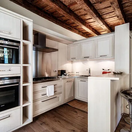 Daire First & Urban Oasis - By Myhomeincomo