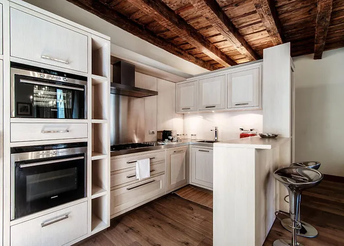 Apartmán First & Urban Oasis - By Myhomeincomo