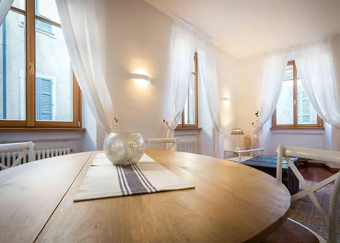 First & Urban Oasis - By Myhomeincomo Apartmán