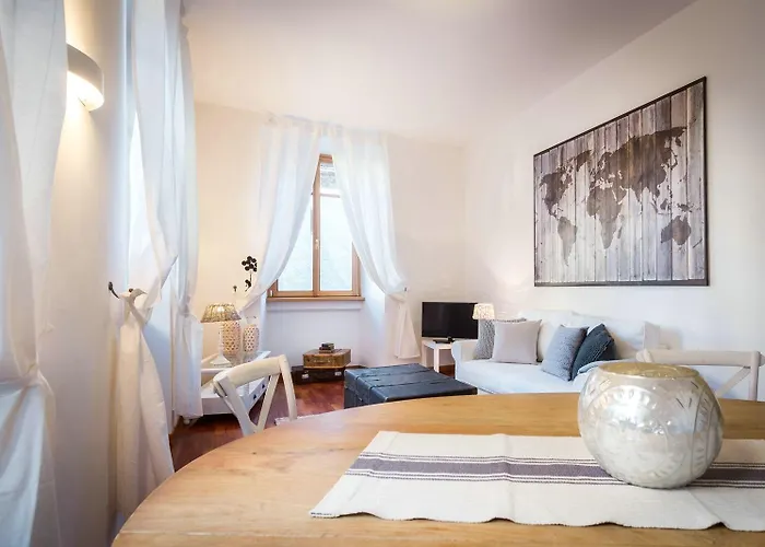 Apartmán First & Urban Oasis - By Myhomeincomo
